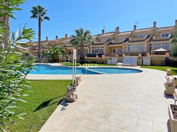 Chalet adosado en Urbanizacion los Altos, 21 ------r