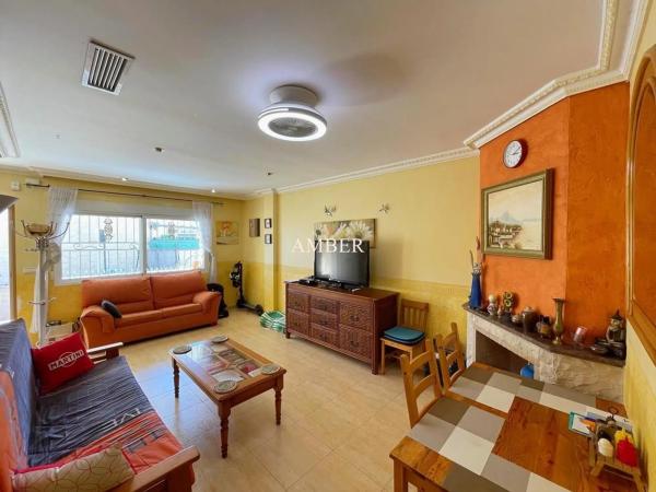 Chalet adosado en Urbanizacion los Altos, 21 ------r