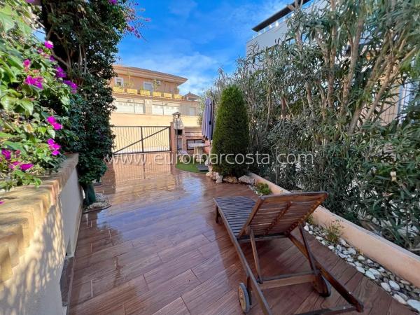 Chalet adosado en calle Laguna Rosa