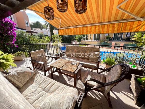 Chalet adosado en calle Laguna Rosa