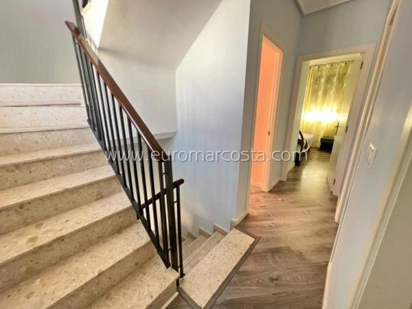 Chalet adosado en calle Laguna Rosa