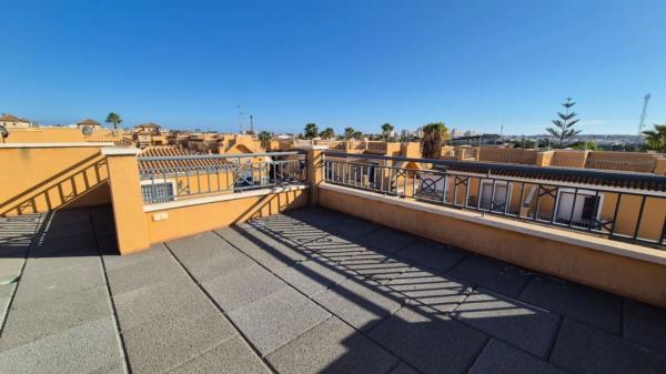 Chalet pareado en calle Miguel Angel Blanco Garrido