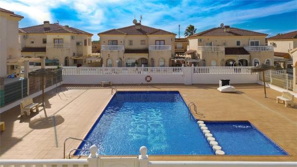 Chalet adosado en Urbanización Princesa Maria