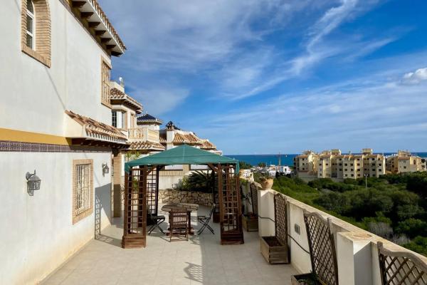 Casa independiente en avenida Torreblanca, 11