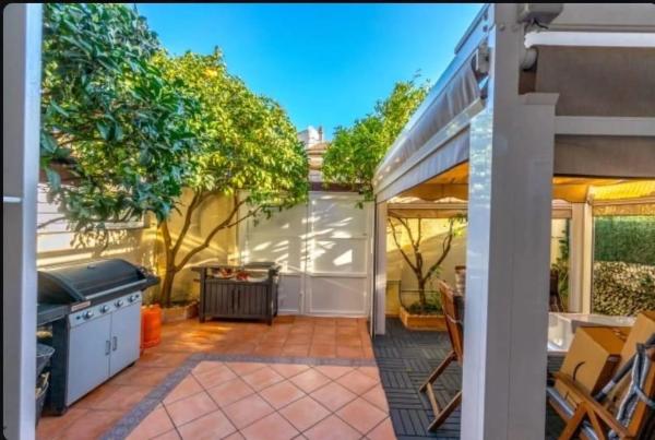 Chalet adosado en calle Argolidas