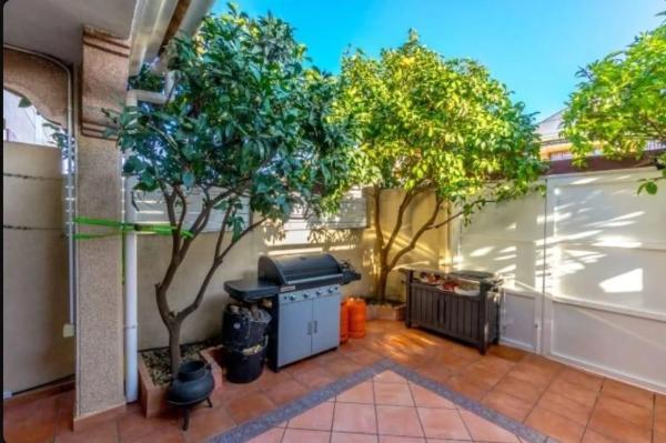 Chalet adosado en calle Argolidas