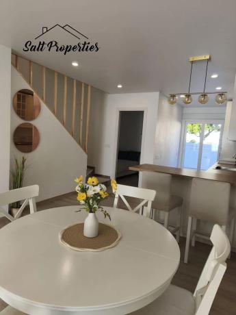 Chalet adosado en calle la Calera