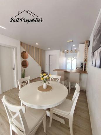 Chalet adosado en calle la Calera