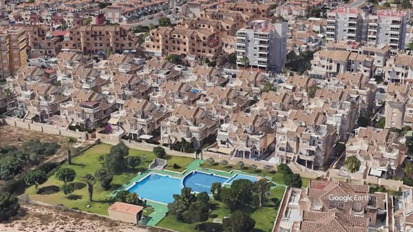 Casa independiente en calle Perseo