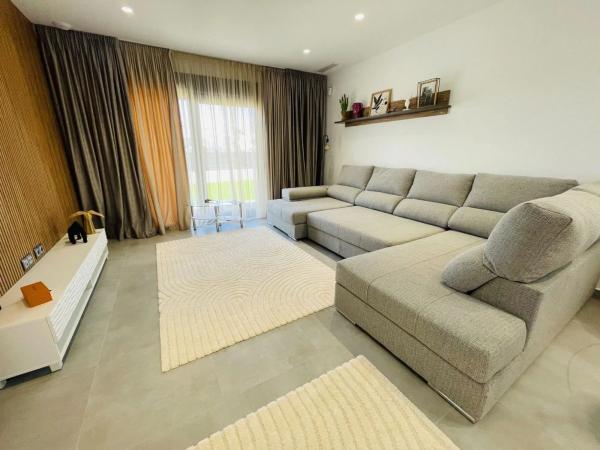 Casa independiente en avenida de las Cortes Valencianas