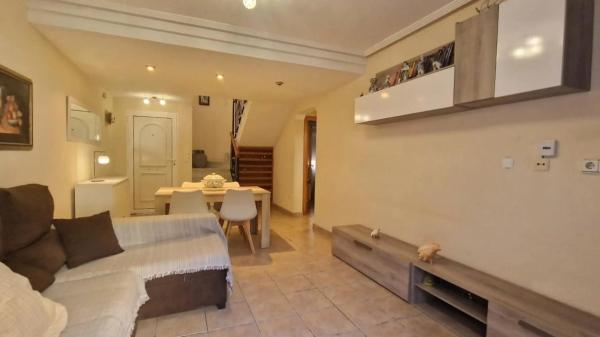 Chalet adosado en calle Talía