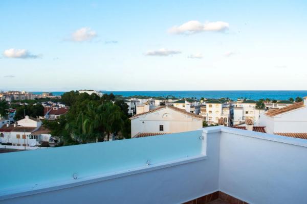 Chalet pareado en calle Ulises, 2