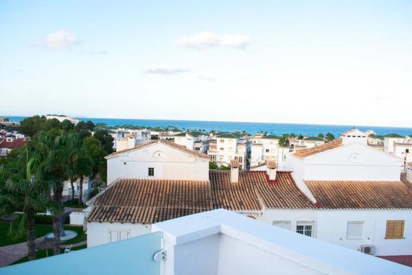 Chalet pareado en calle Ulises, 2