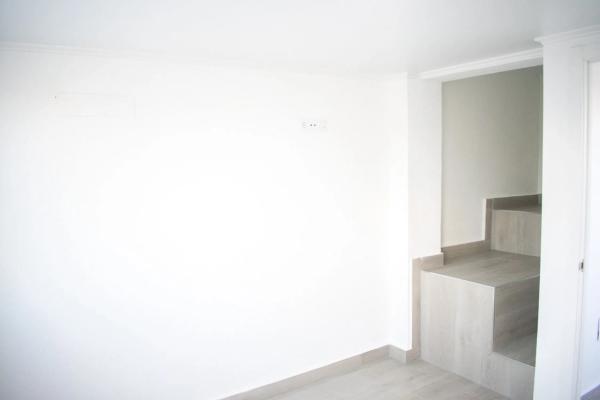 Chalet pareado en calle Ulises, 2