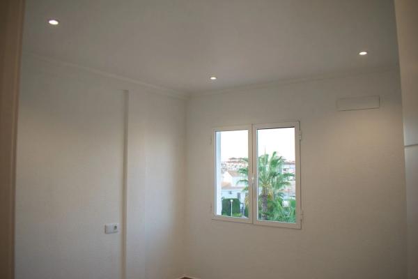 Chalet pareado en calle Ulises, 2