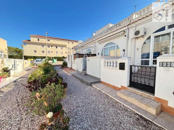 Chalet pareado en avenida Robleda