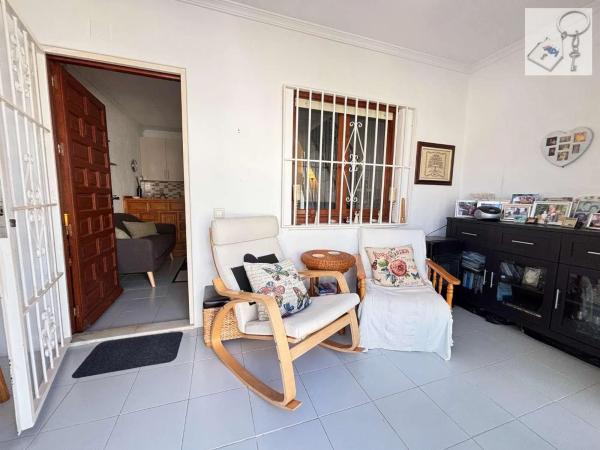 Chalet pareado en avenida Robleda