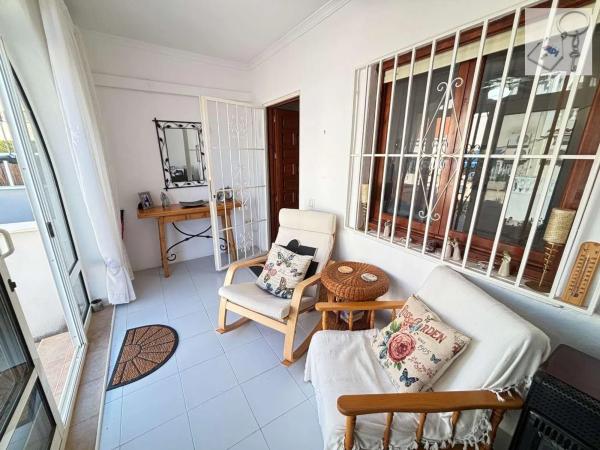 Chalet pareado en avenida Robleda