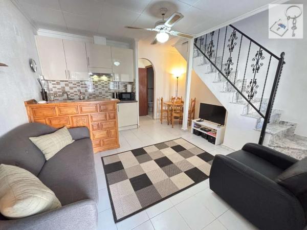 Chalet pareado en avenida Robleda