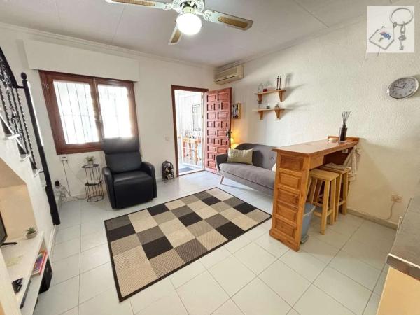 Chalet pareado en avenida Robleda