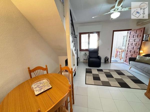 Chalet pareado en avenida Robleda