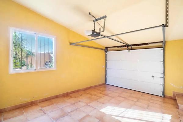 Chalet pareado en calle Rosalia de Castro