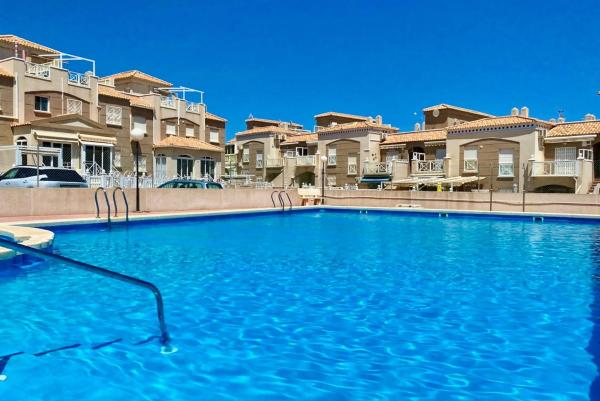 Chalet pareado en calle Luis de Góngora