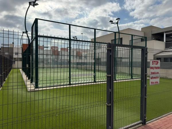 Chalet pareado en calle Alborán, 1