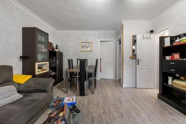 Chalet pareado en calle Argolidas