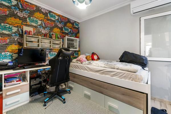 Chalet pareado en calle Argolidas