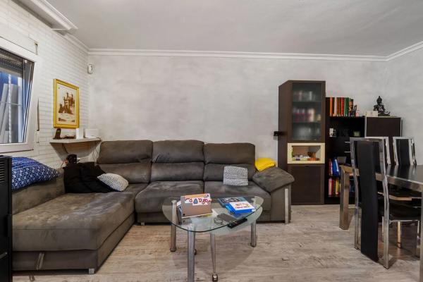 Chalet pareado en calle Argolidas