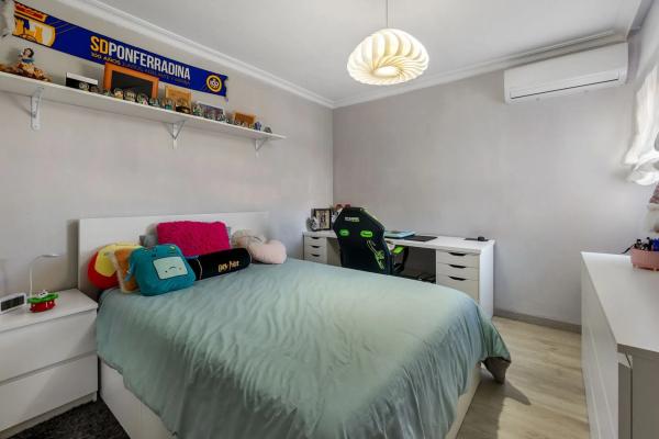 Chalet pareado en calle Argolidas