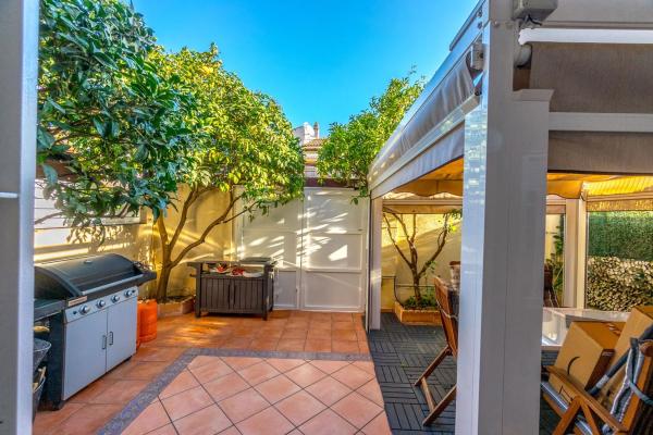 Chalet pareado en calle Argolidas