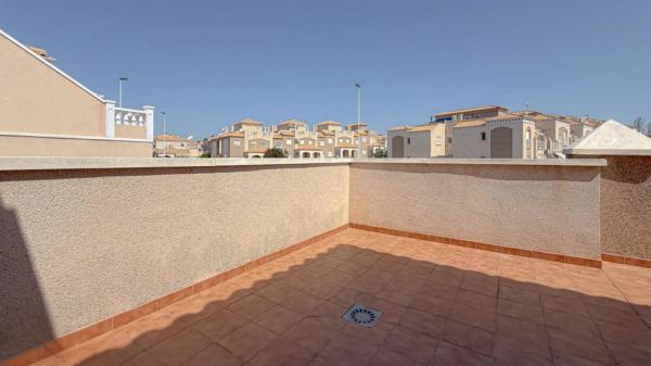 Chalet adosado en avenida de la Mancha, 194