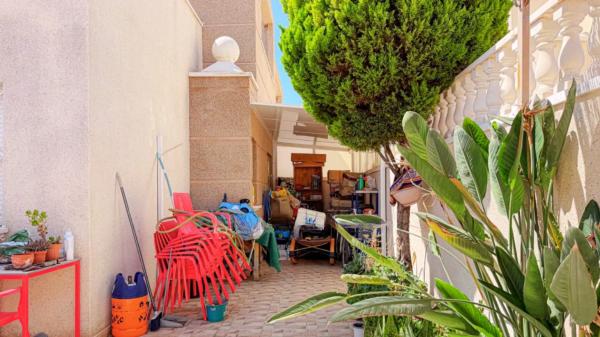 Chalet adosado en avenida de la Mancha, 194
