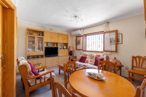 Casa independiente en calle Aquiles