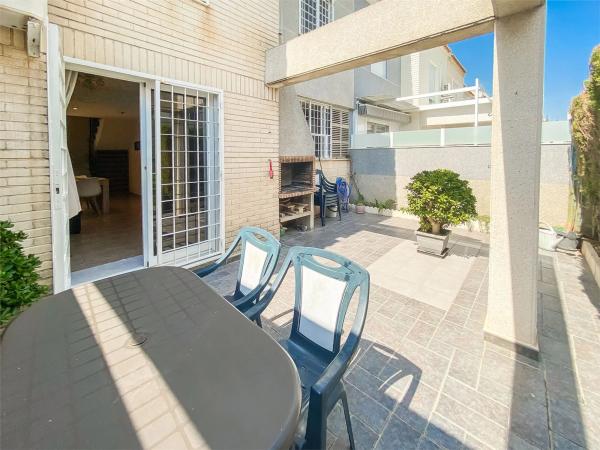 Chalet adosado en calle Talía