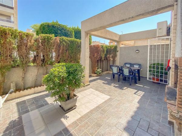 Chalet adosado en calle Talía