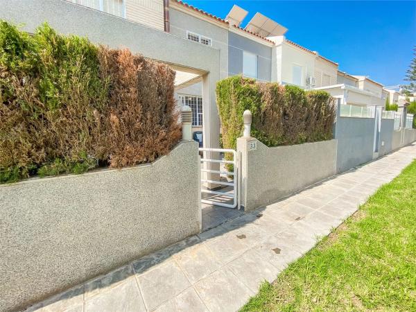 Chalet adosado en calle Talía