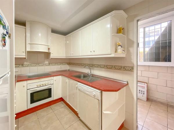 Chalet adosado en calle Talía