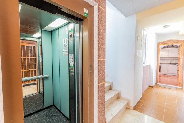 Piso en plaza de Europa, 2