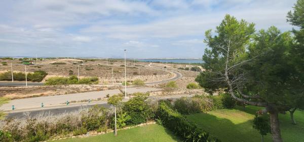 Piso en avenida Corinto