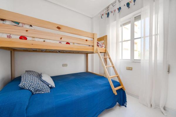 Piso en avenida Corinto, 4