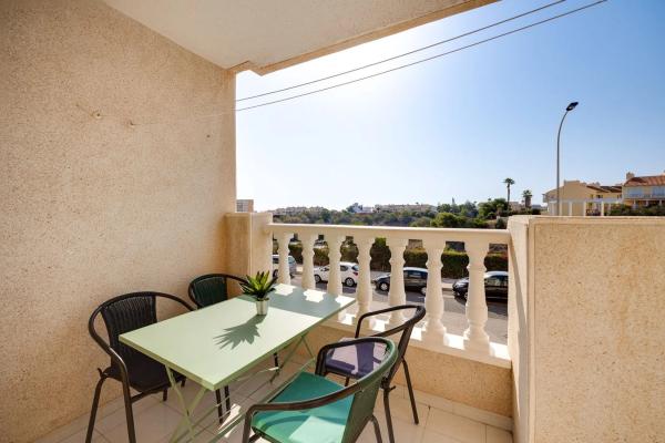 Piso en avenida Corinto, 4