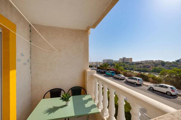 Piso en avenida Corinto, 4