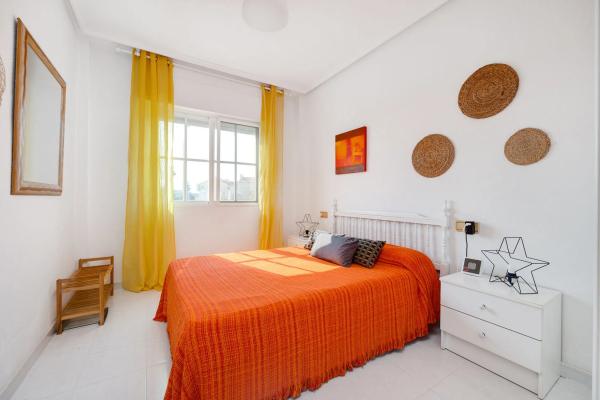 Piso en avenida Corinto, 4