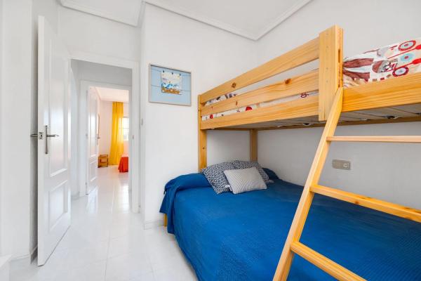 Piso en avenida Corinto, 4