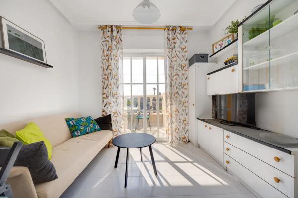 Piso en avenida Corinto, 4