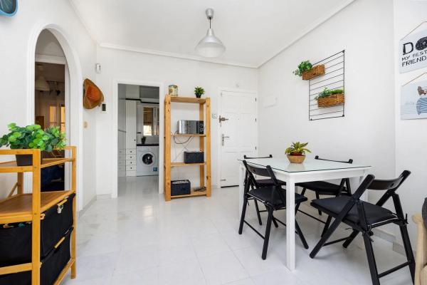 Piso en avenida Corinto, 4