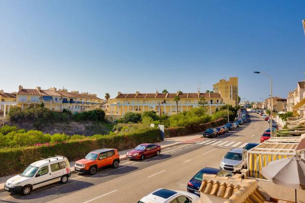 Piso en avenida Corinto, 4